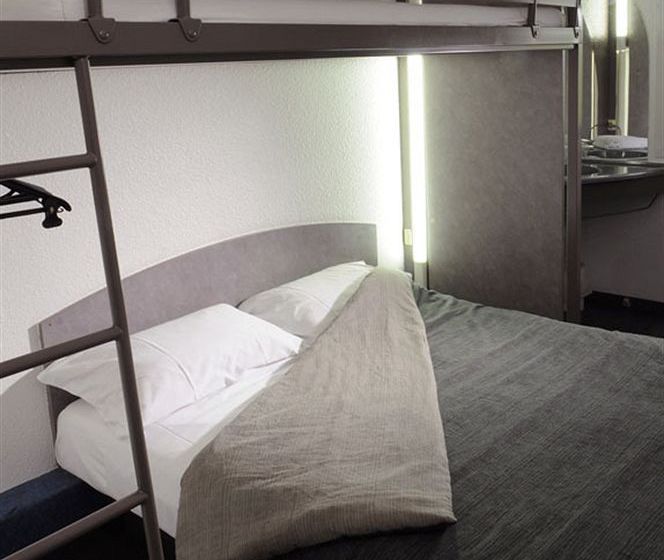 Egg Hotel Goussainville