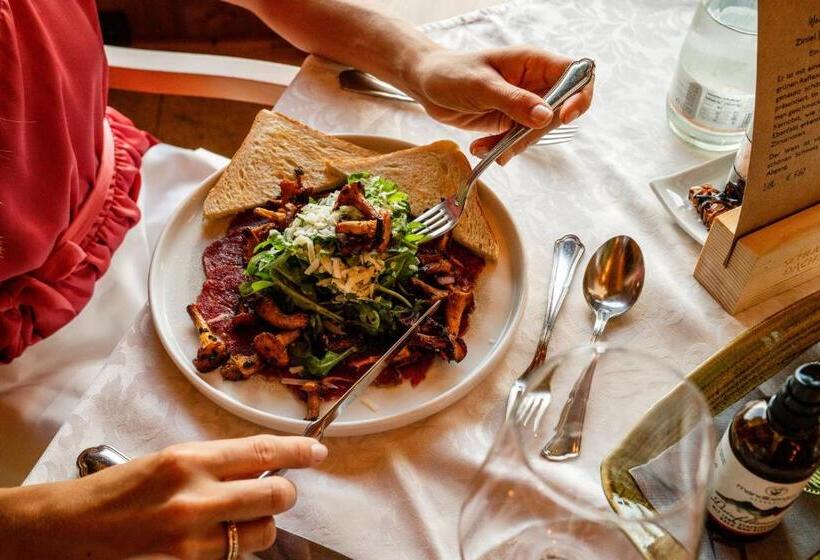 Отель Almwelt Austria