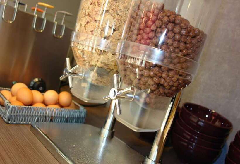 Brit Hotel Vannes Theix