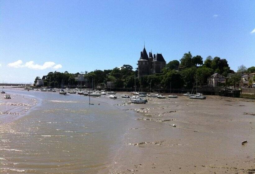 Brit Hotel Les Alizes