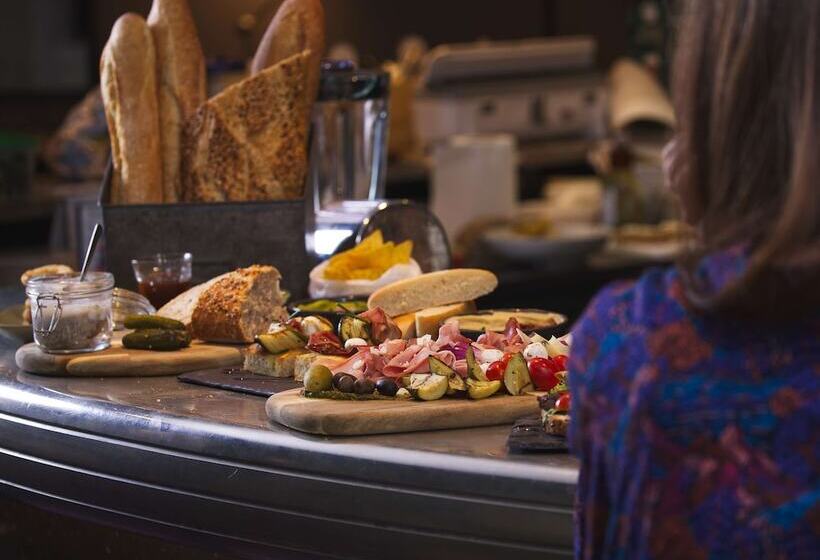 Отель Campanile Nancy Centre Gare