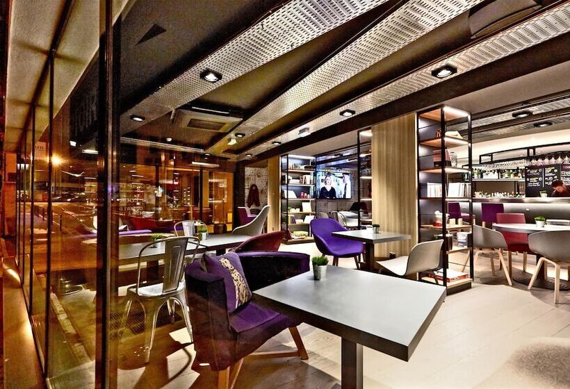 Отель Campanile Nancy Centre Gare