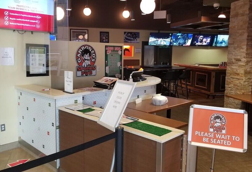 فندق Canad Inns Health Sciences Centre