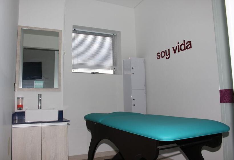 בית מלון כפרי Central Plaza Medellin