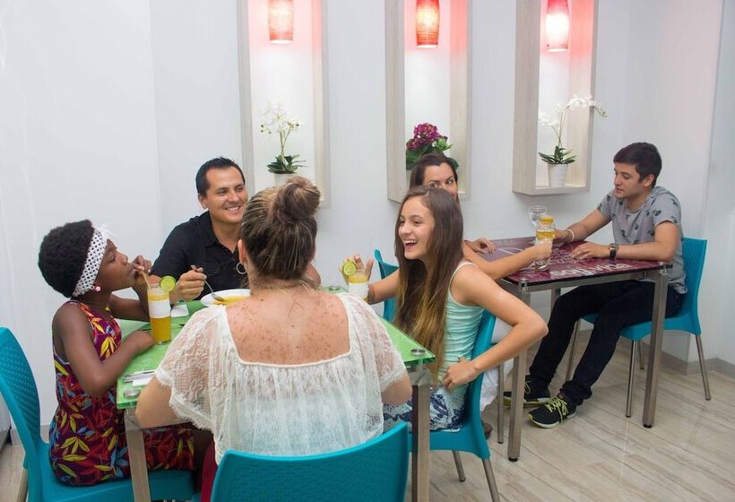 בית מלון כפרי Central Plaza Medellin