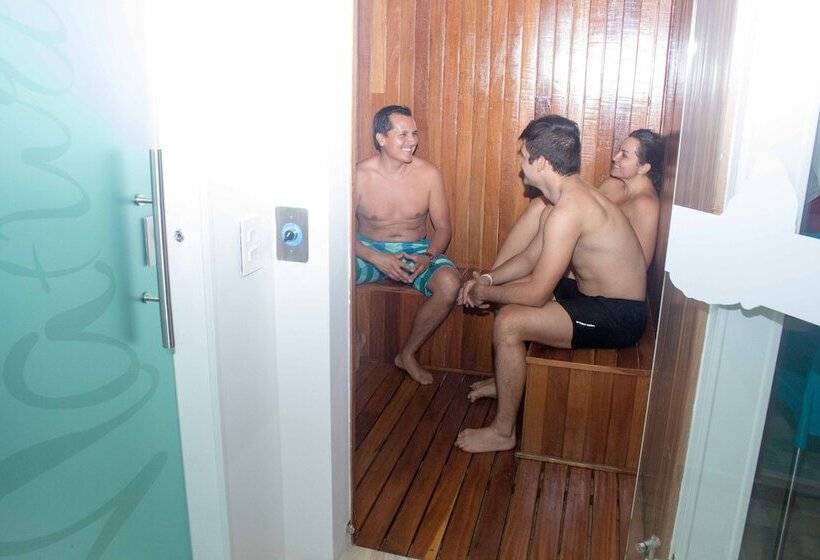 בית מלון כפרי Central Plaza Medellin