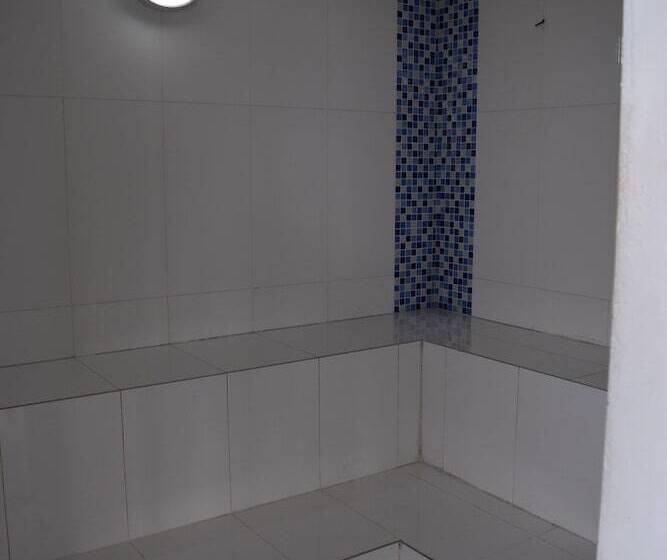 בית מלון כפרי Central Plaza Medellin