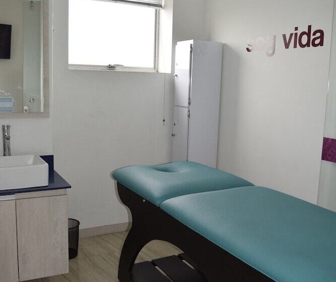 בית מלון כפרי Central Plaza Medellin