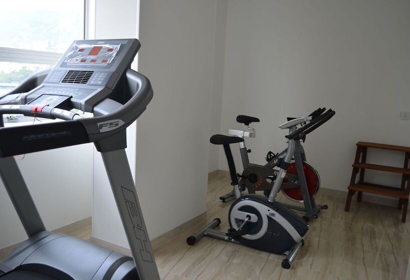 בית מלון כפרי Central Plaza Medellin