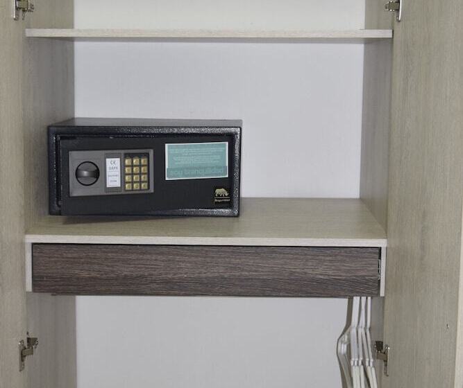 בית מלון כפרי Central Plaza Medellin