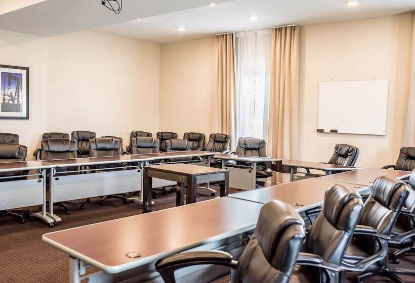 فندق Comfort Inn & Suites