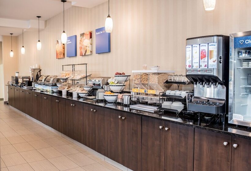 فندق Comfort Inn & Suites