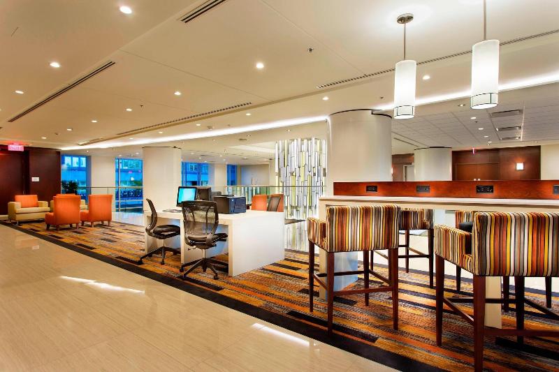 هتل Courtyard By Marriott Montreal Downtown