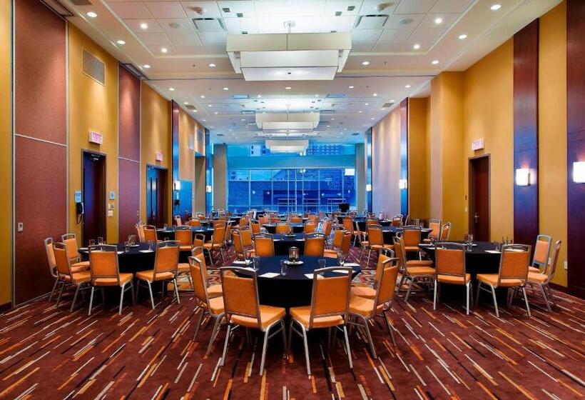 هتل Courtyard By Marriott Montreal Downtown