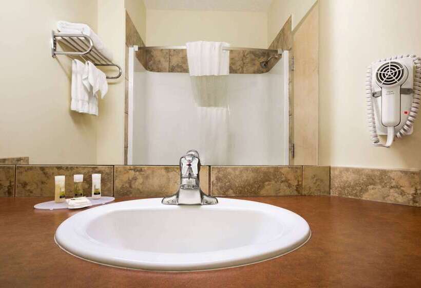 فندق Days Inn By Wyndham Bonnyville