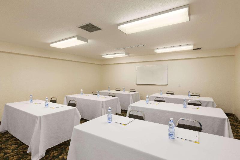 فندق High Prairie Inn