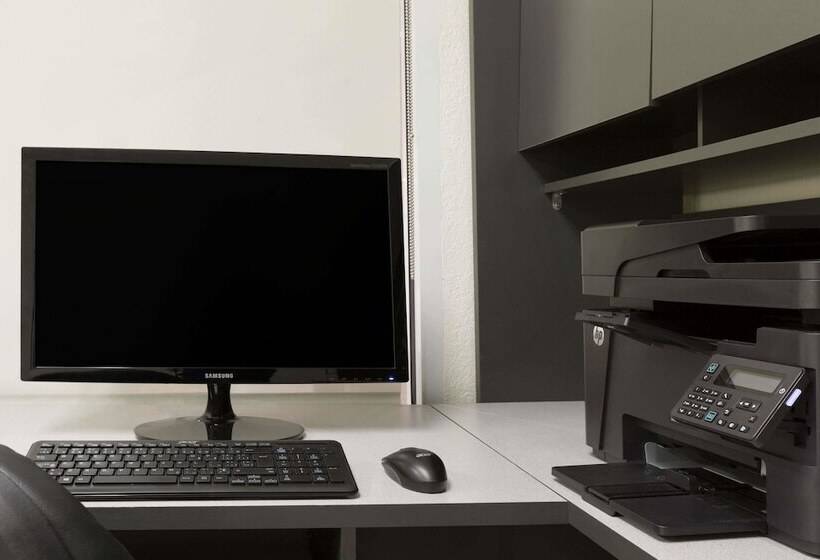 فندق High Prairie Inn