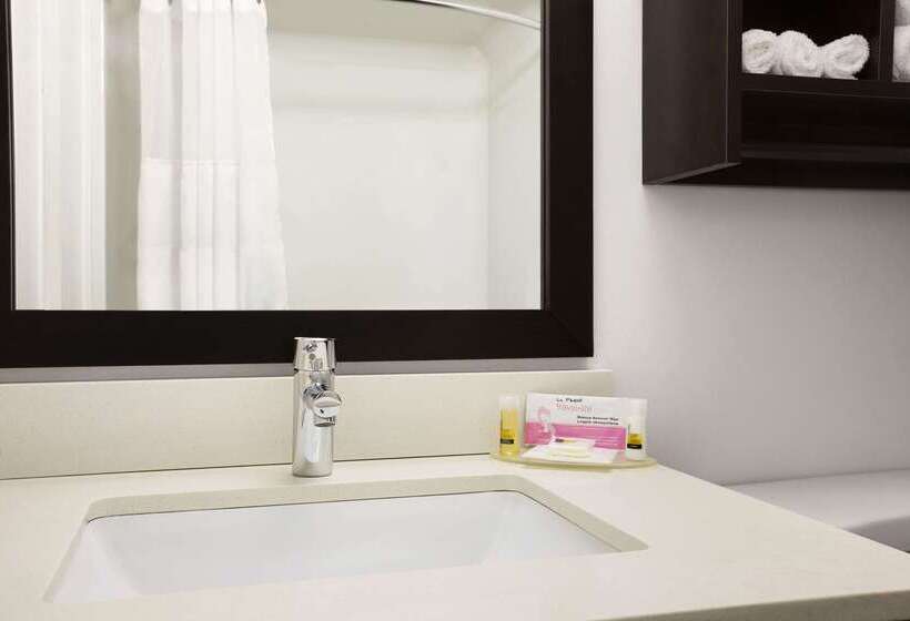 فندق Days Inn & Suites By Wyndham North Bay Downtown