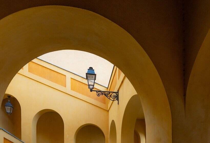 هتل De Belgique à Menton