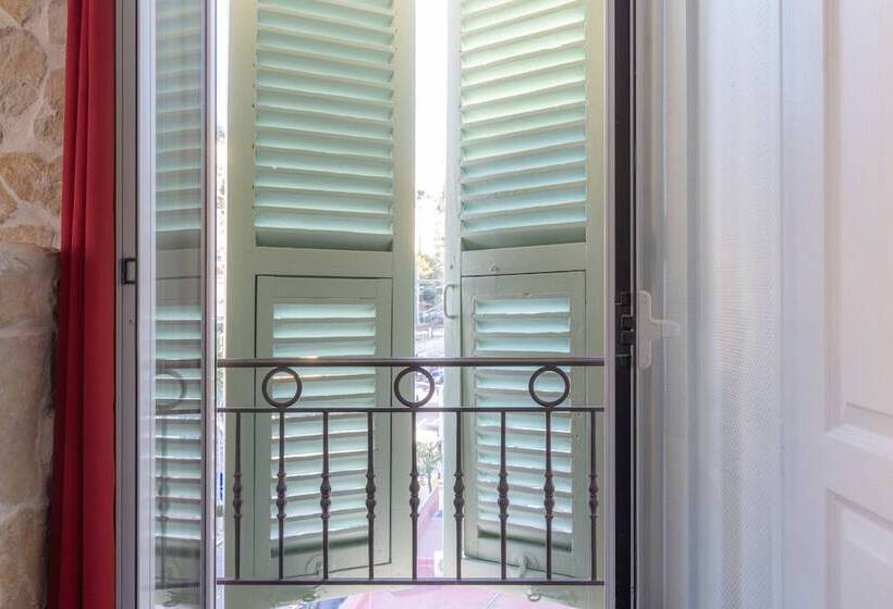 هتل De Belgique à Menton