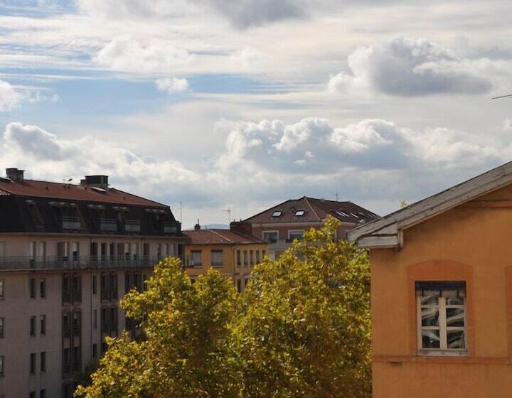 호텔 De La Croix Rousse