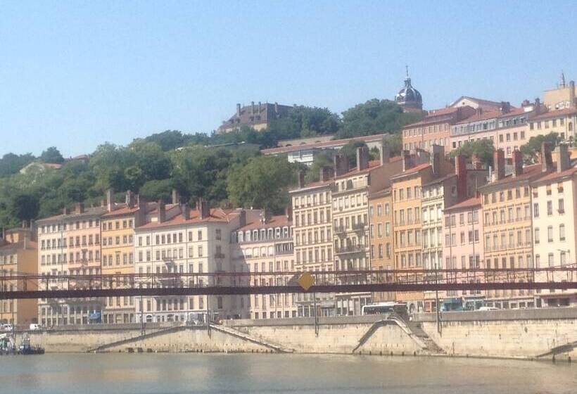 호텔 De La Croix Rousse