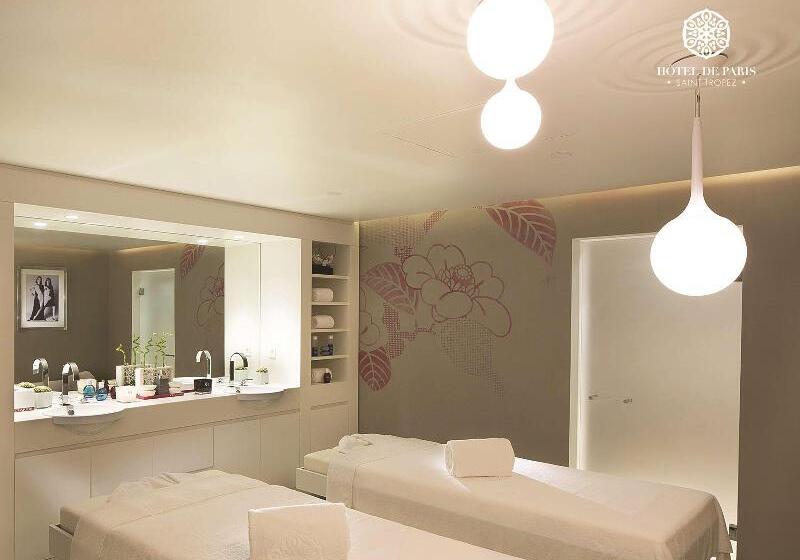 בית מלון כפרי De Paris Sainttropez