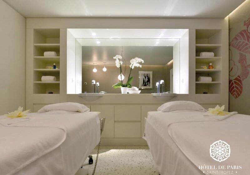 בית מלון כפרי De Paris Sainttropez