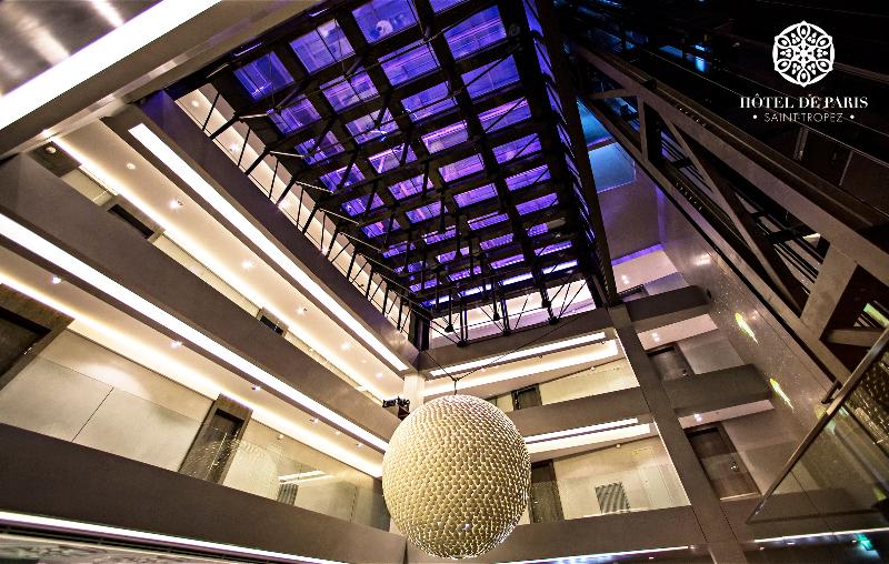 בית מלון כפרי De Paris Sainttropez