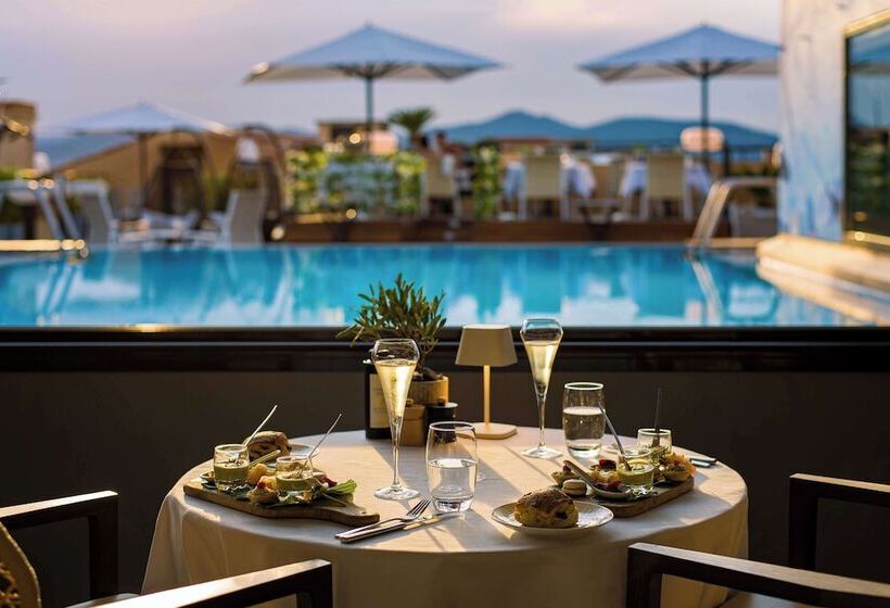 בית מלון כפרי De Paris Sainttropez