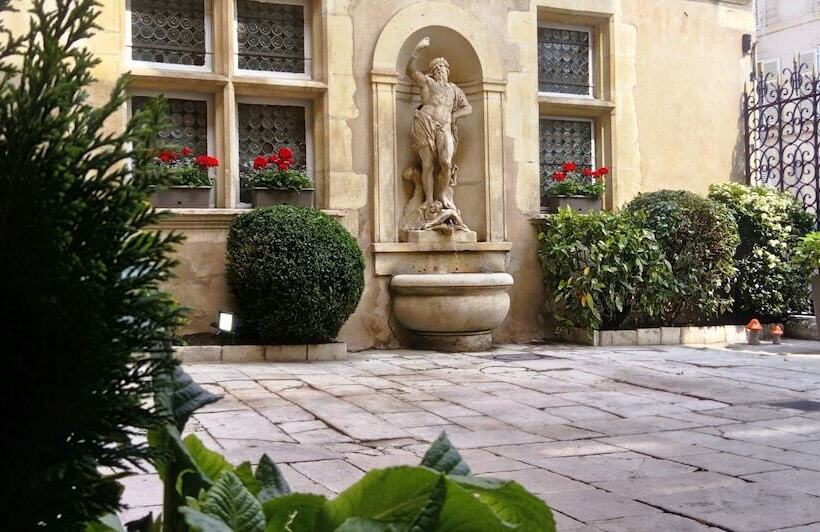 هتل D'haussonville