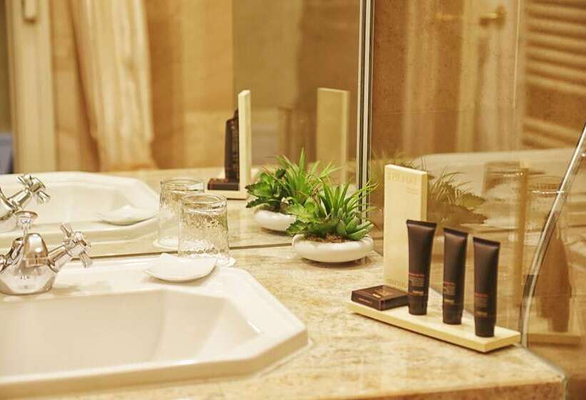 هتل D'haussonville