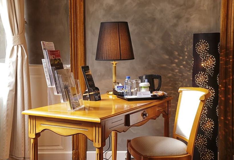 هتل D'haussonville