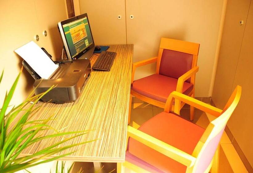 호텔 Eastlodge Lyon Est Eurexpo