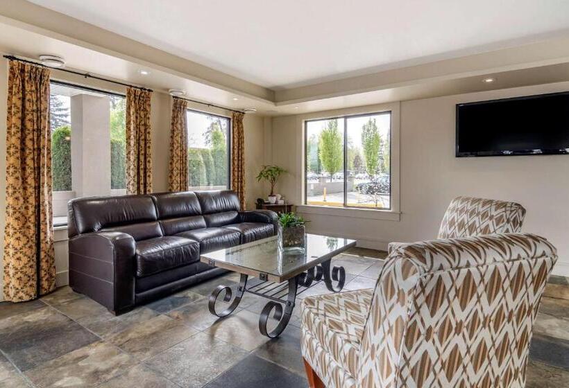 호텔 Econo Lodge Inn & Suites