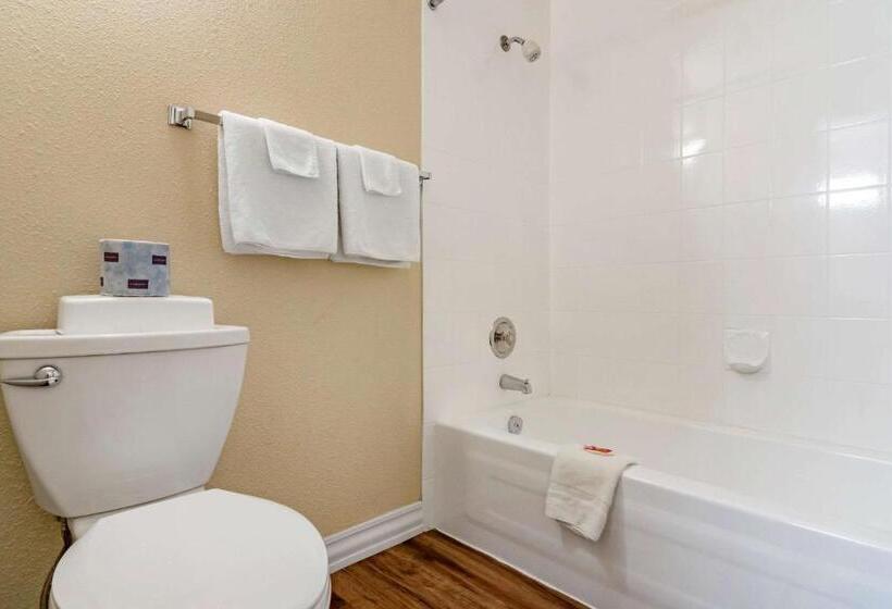 호텔 Econo Lodge Inn & Suites