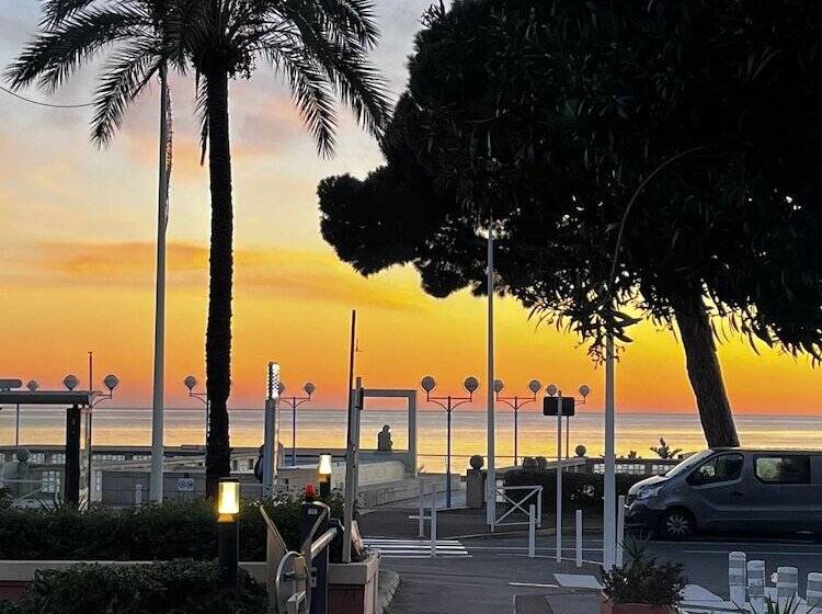 فندق Eden  La Baigneuse