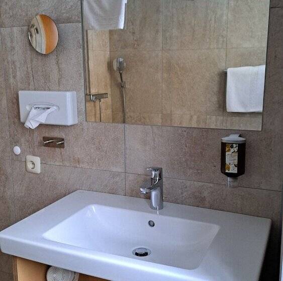 Отель Familiengasthof Maier