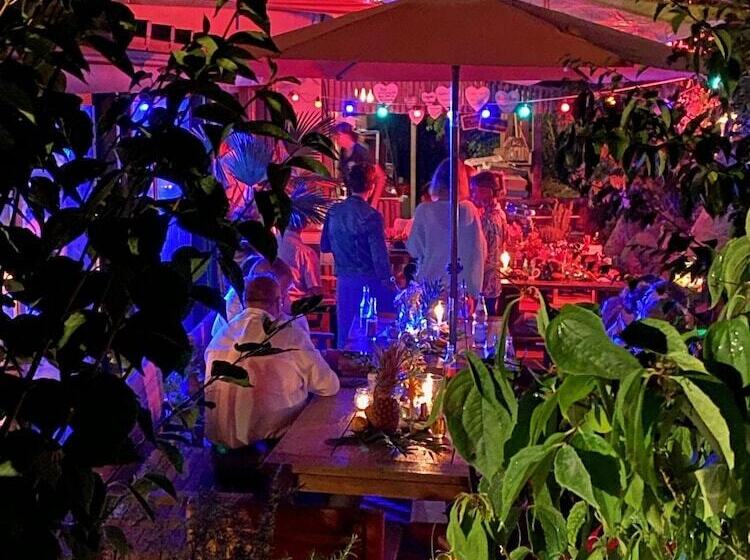 בית מלון כפרי Feels Beach Club