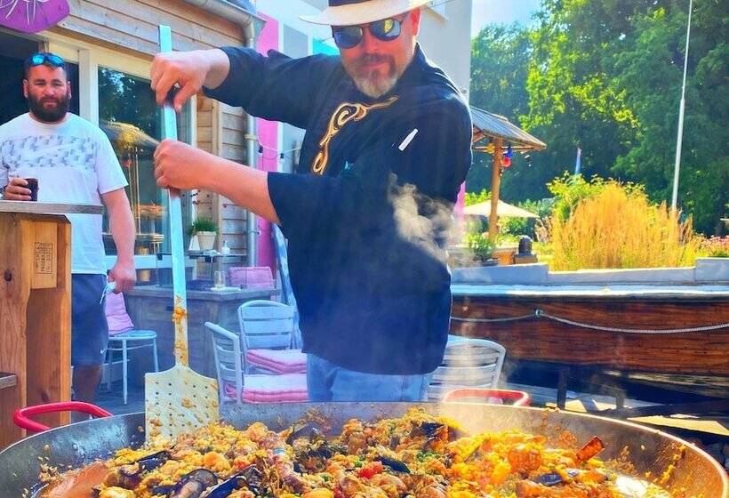 בית מלון כפרי Feels Beach Club