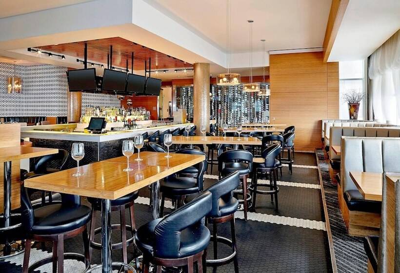 בית מלון כפרי Four Points By Sheraton Calgary Airport