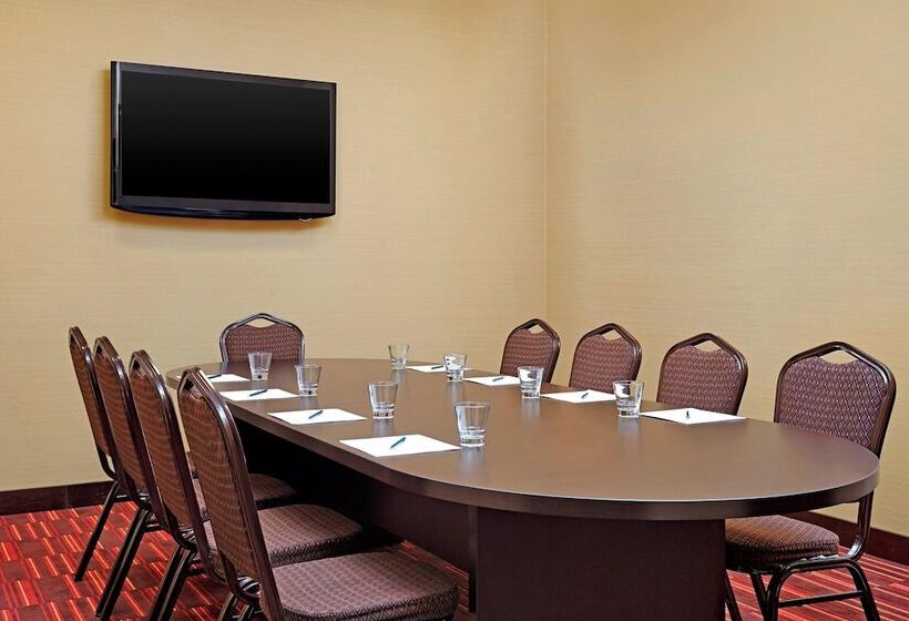 هتل Four Points By Sheraton Edmonton International Airport