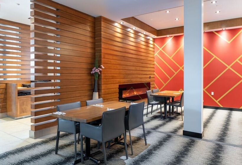هتل Four Points By Sheraton Edmonton International Airport