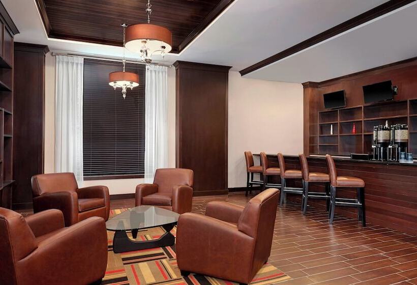 فندق Four Points By Sheraton Edmonton International Airport