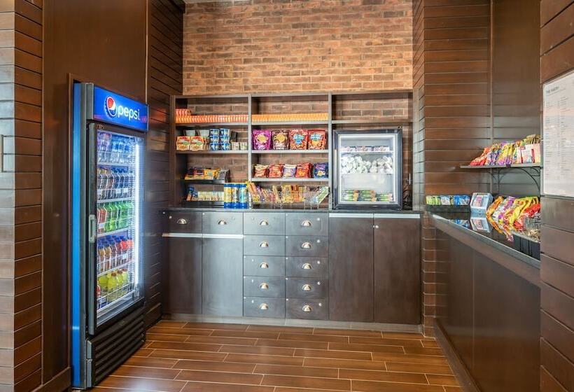 فندق Four Points By Sheraton Edmonton International Airport