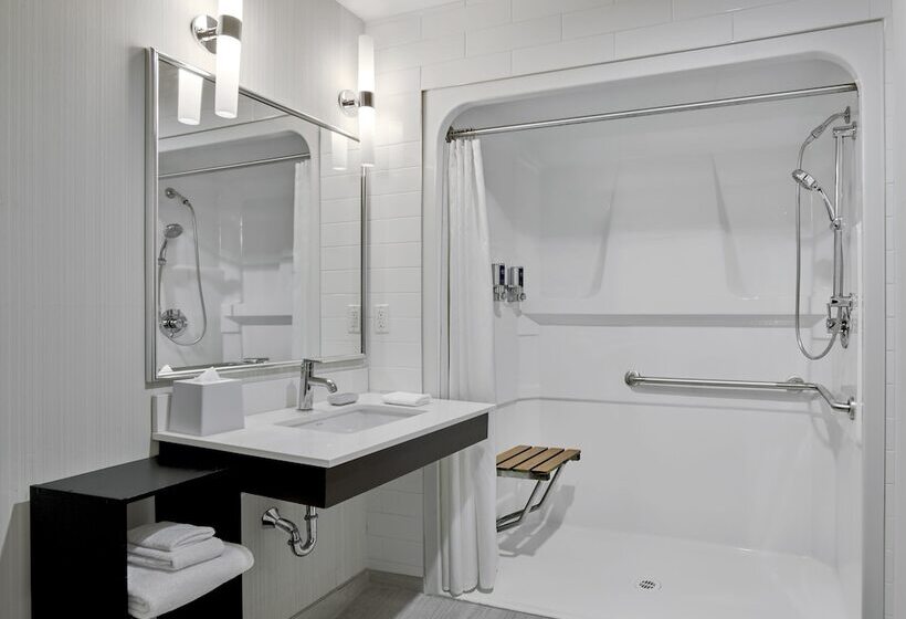 فندق Four Points By Sheraton Edmonton International Airport