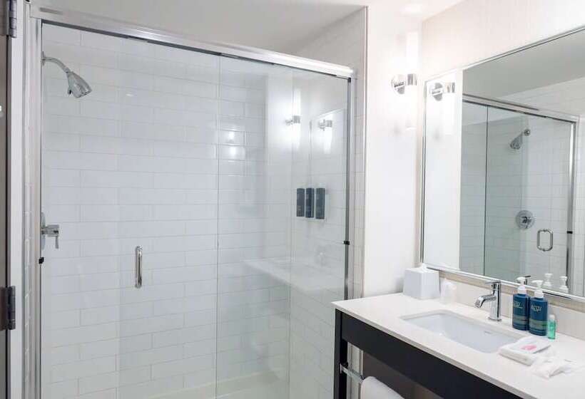 فندق Four Points By Sheraton Edmonton International Airport