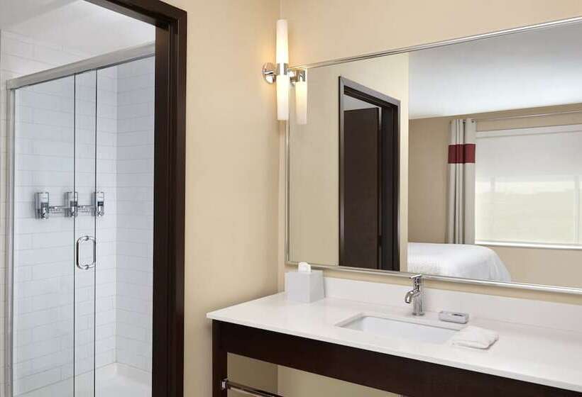 هتل Four Points By Sheraton Edmonton International Airport