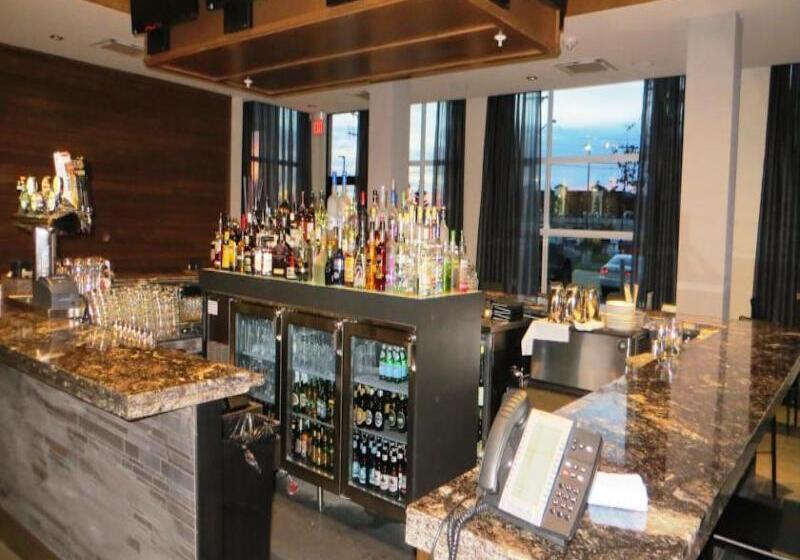 בית מלון כפרי Four Points By Sheraton Edmonton International Airport