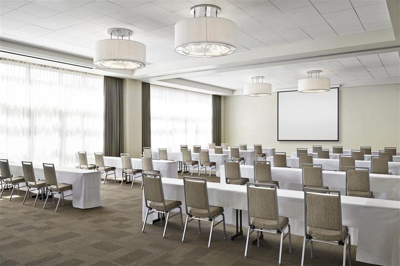 ホテル Four Points By Sheraton Kelowna Airport